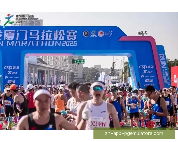 某马拉松比赛：冠军诞生，记录刷新，精彩瞬间引人瞩目