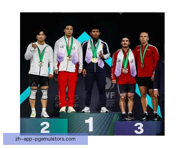 解析举重对战:技术对决与策略应变 解析举重对战:技术对决与策略应变